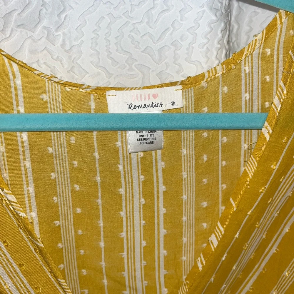 Yellow top - Picture 2 of 5